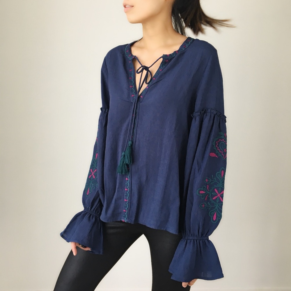 Embroidered Bohemian luxe peasant top || - Picture 3 of 8